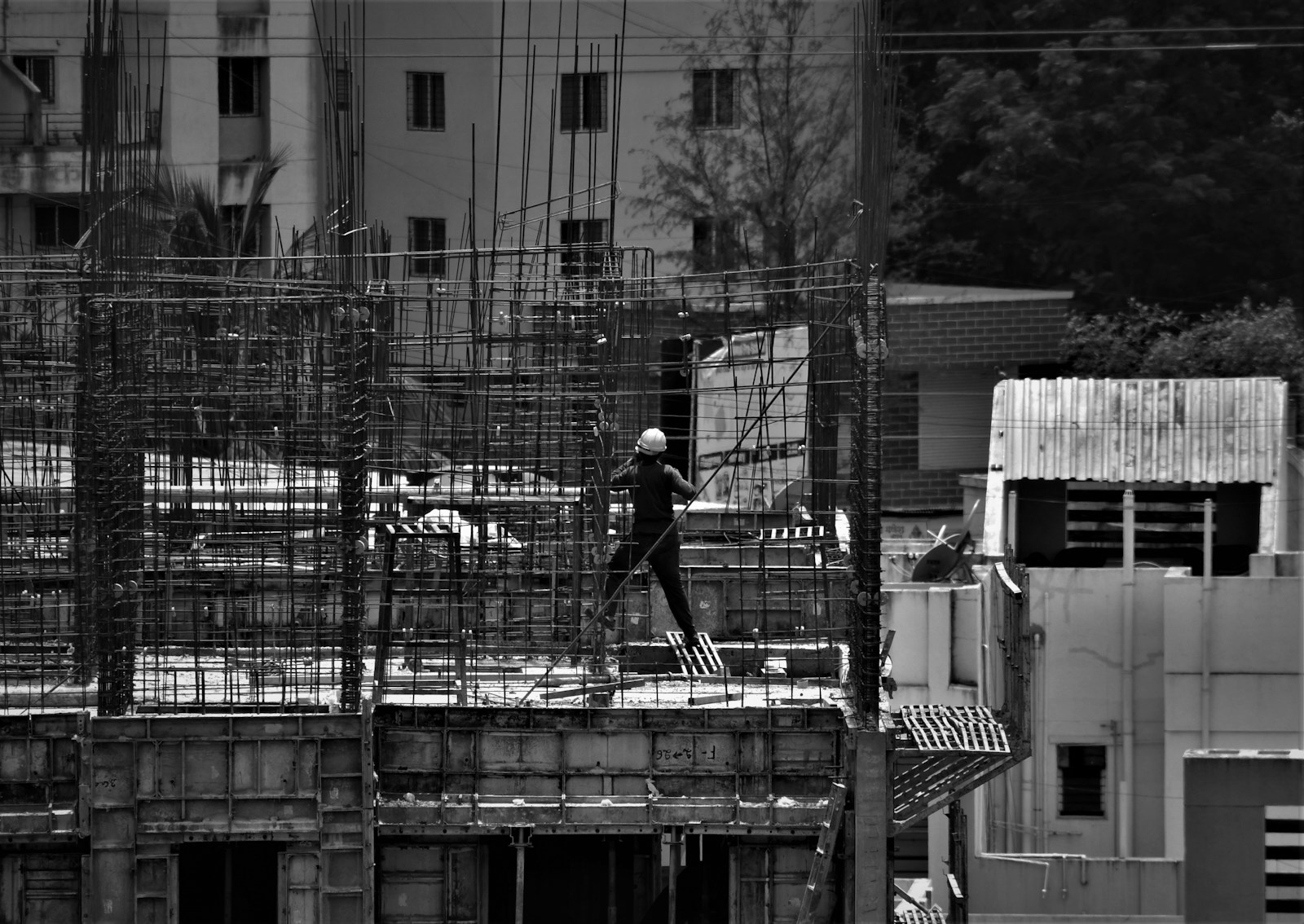 Ezel OSGB - Ezel Ortak Sağlık ve Güvenlik Birimi grayscale photo of man in black jacket and pants standing on building